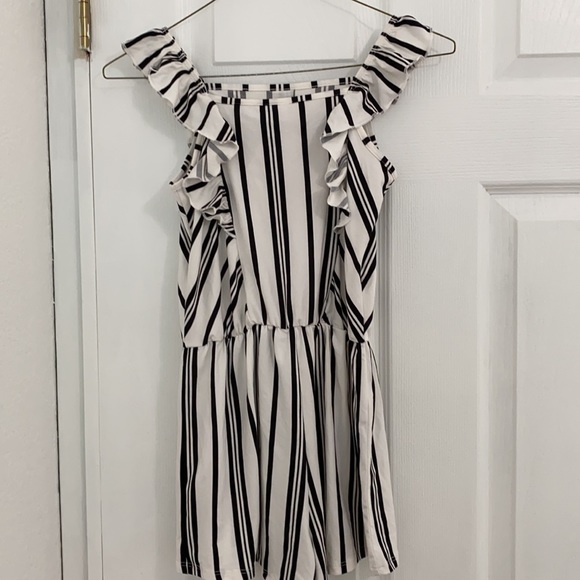 Heart&Arrow White Bodysuit girl. Elastic waistband - Picture 2 of 4